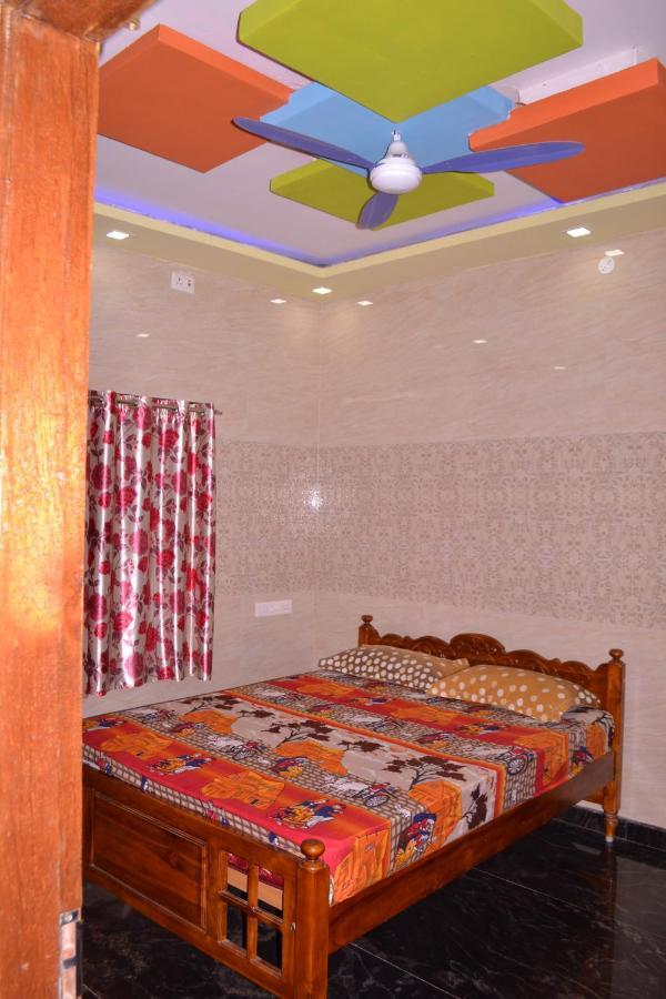 Yuga Guest House กุตตาลัม ภายนอก รูปภาพ